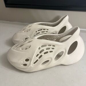 Adidas Yeezy Foam RNR sand